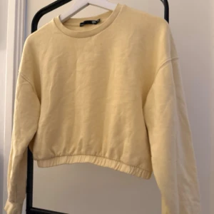 Tröja - Passar mig bra, har vanligtvis S.