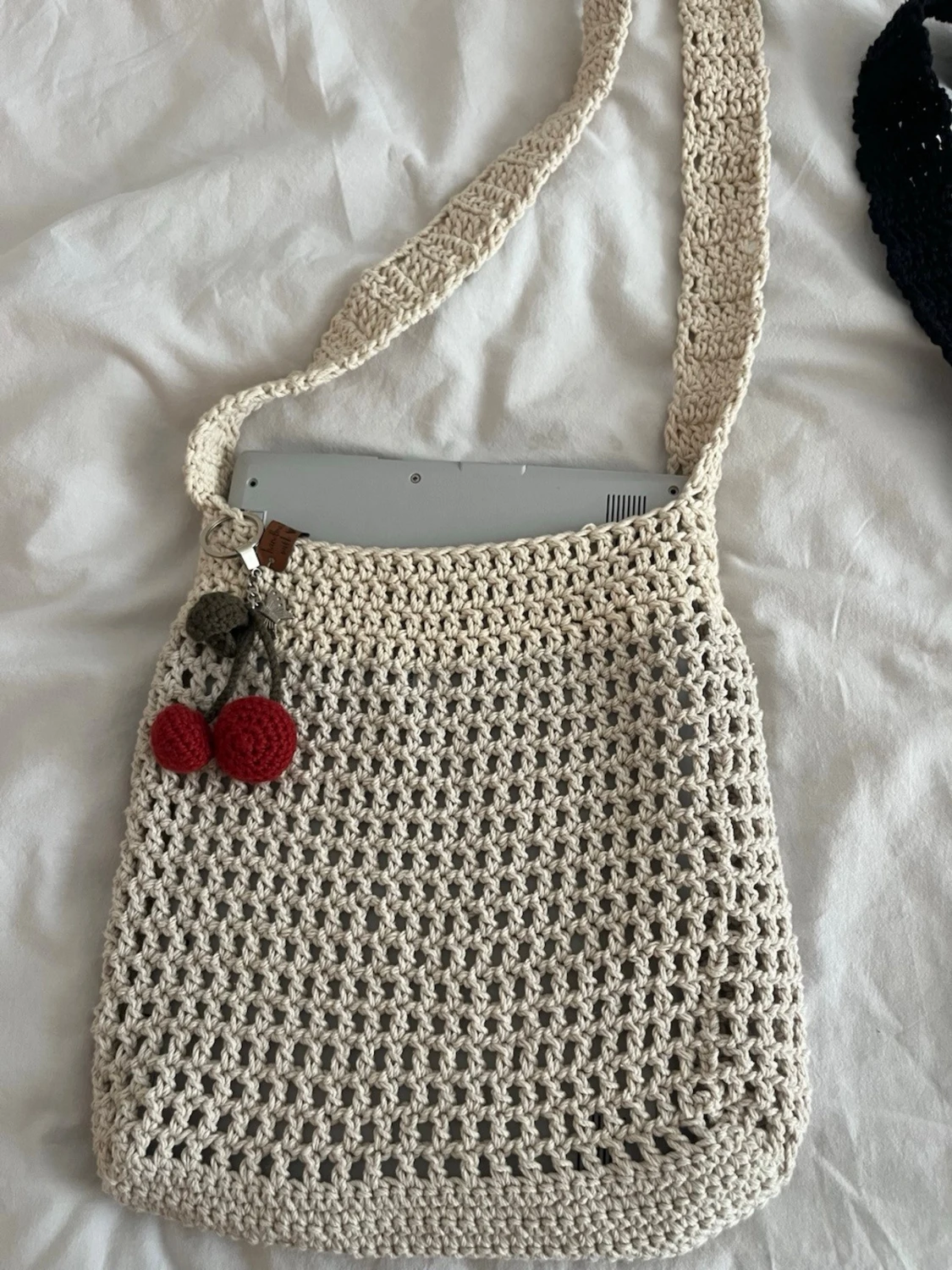 Handvirkad beige shoppingväska - 1