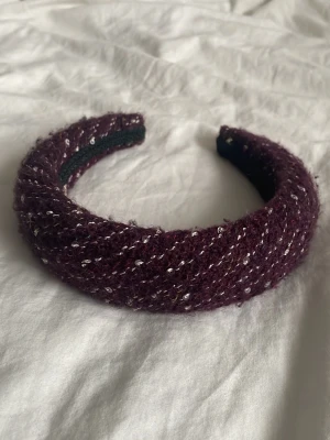 Beck söndergaard diadem - Säljer mitt beck söndergaard diadem då den inte kommer till någon användning, eftersom jag inte tycker den passar på mig! ❤️säljer just nu för 160kr men priset kan diskuteras! ❤️