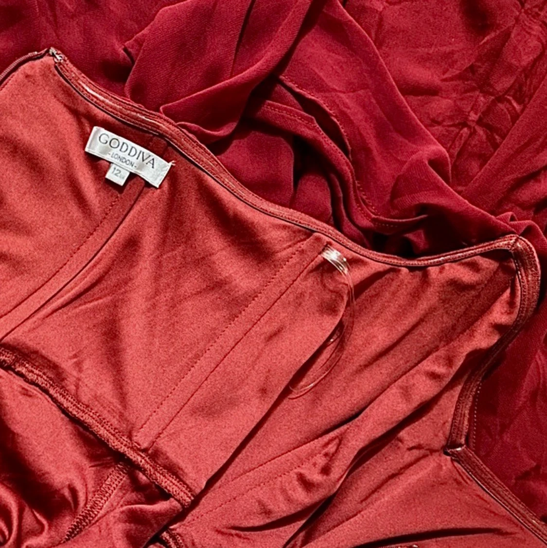 Vinröd offshoulder långklänning från Goddiva - 2