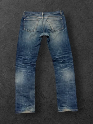 A.P.C jeans  - Säljer nu mina APC jeans då jag tyvärr tröttnat på dom. Fadesen kommer av flera års användning. Liten lagning i skrevet men inget som syns vid användning. Midja: 42,5 Ytterben: 101 Benöppning: 17 Pris kan diskuteras 😊
