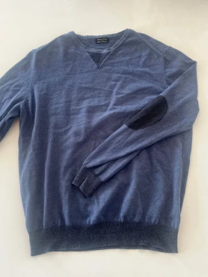 Massimo Dutti - Mjuk blå tröja från Massimo Dutti 