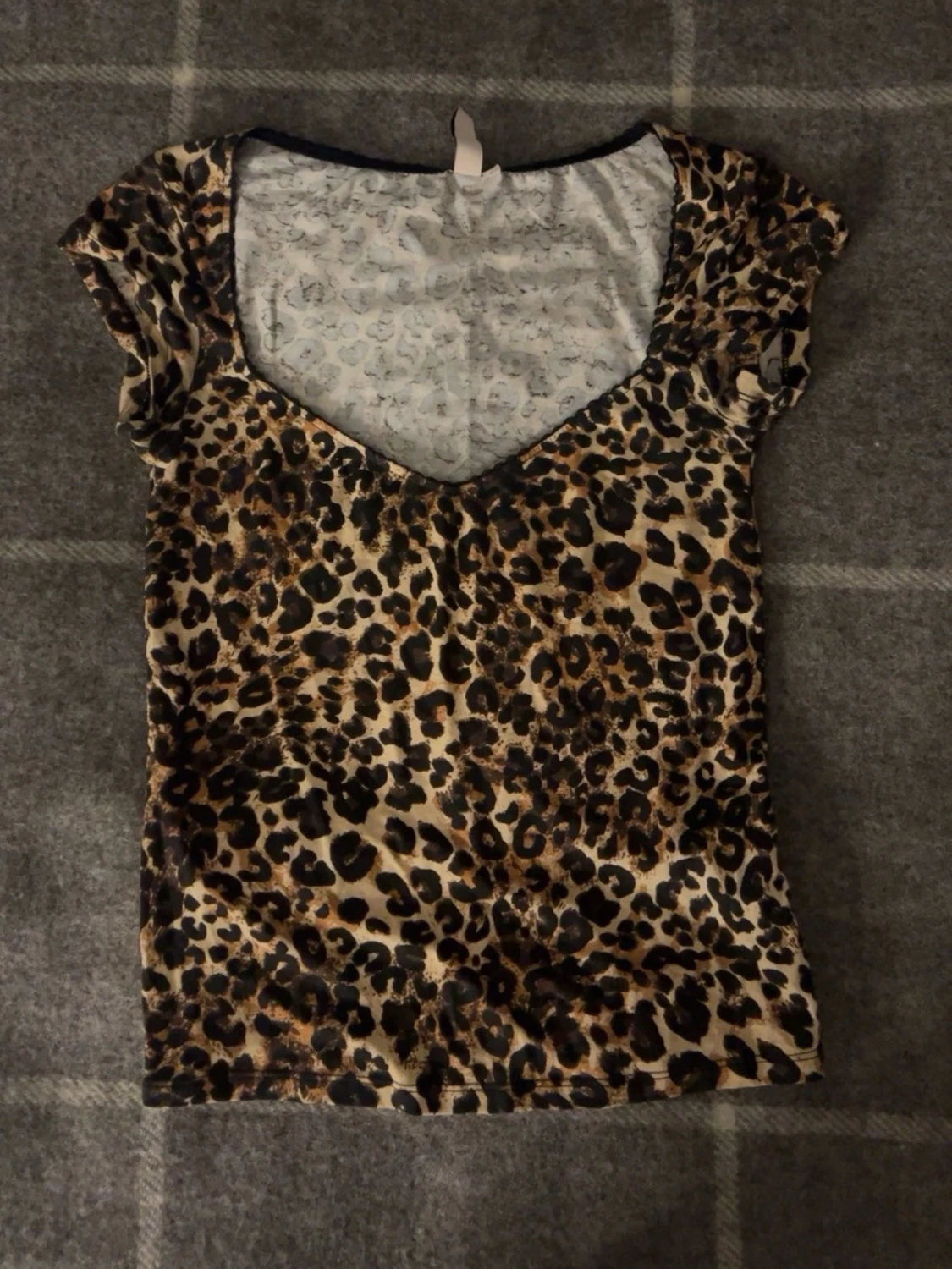 Leopardmönstrad v-ringad topp
