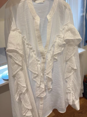 Blus från Zara  - Jätte fin blus som inte används längre. Inga fel på varan osv