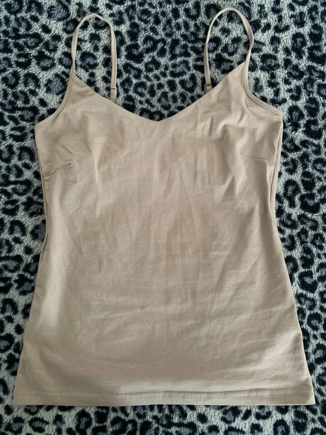 Beige linnetopp med smala axelband