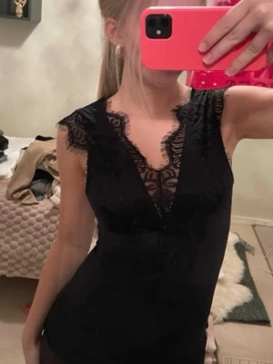 Spetstopp - Så fin svart spetstopp, djup i ryggen❣️ aldrig använd. Står st M men passar mig bra som är st Xs