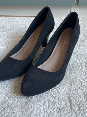 Klackskor - Säljer pumps