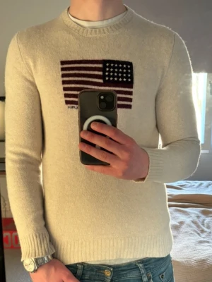 Stickad tröja ifrån Woolrich - Tja! Säljer denna riktigt snygga tröja ifrån Woolrich | Står storlek M men passar nog mer S | Jag på bilden är 183! | Hör av er vid minsta lilla fundering 🙌