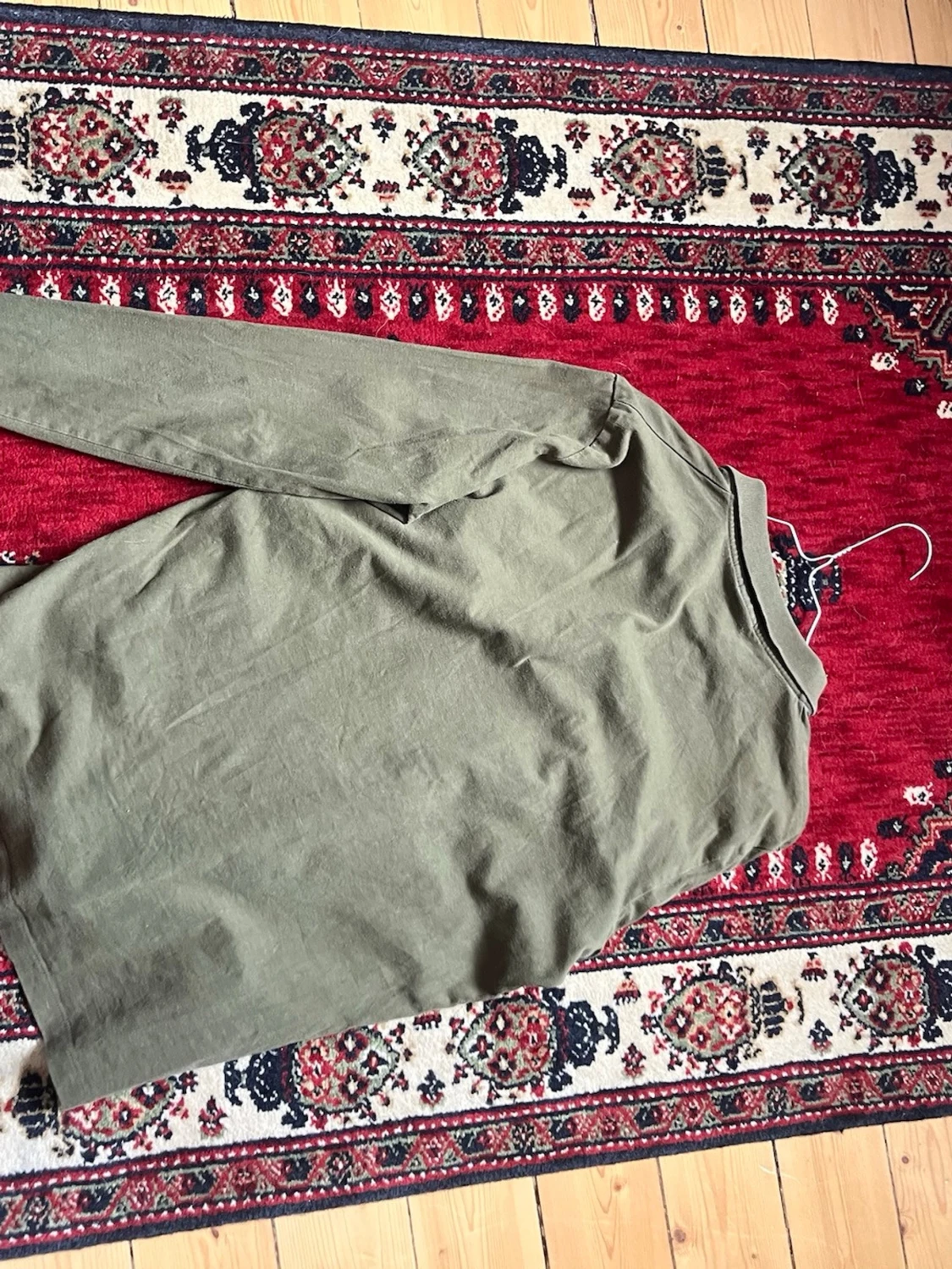 Olivgrön långärmad pikétröja - 1