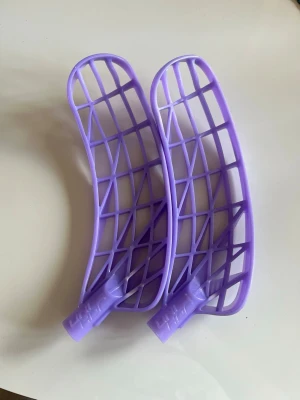 Unihoc Unilite ice purple - Säljer två Unihoc Unilite i ice purple PP+ plast, Båda bladen är använda max 5 träningar OBS säljer ej bladen var för sig