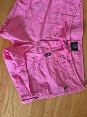 Rosa shorts - Korta, lågmidja, rosa shorts