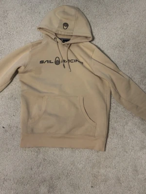Sailracing hoodie - Snygg tröja med skön passform