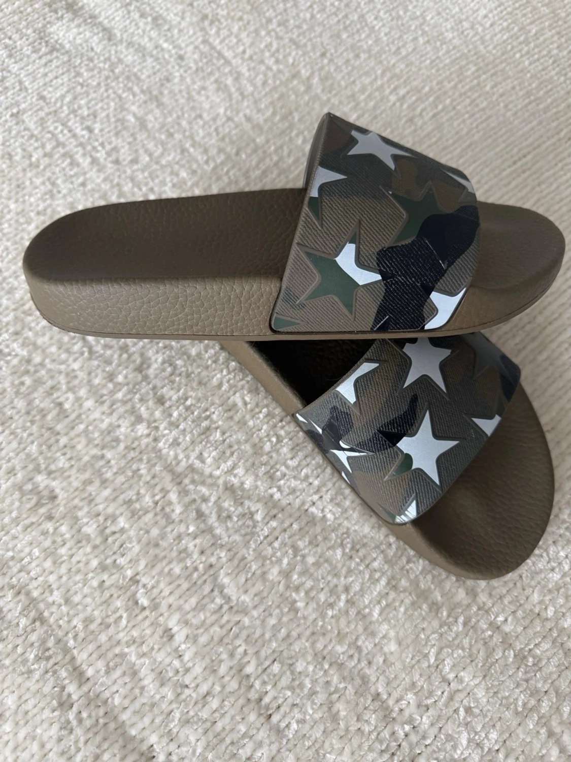 Olivgröna tofflor med stjärnmönster - 2