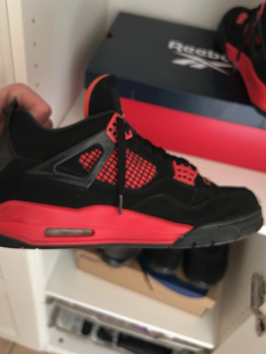 Svarta och röda Air Jordan 4 sneakers - 2