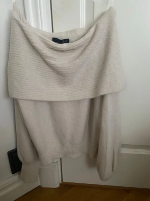 Off Shoulder sweater - Superfin tröja från New Yorker/ Amisu i strl S💞 använda en gång