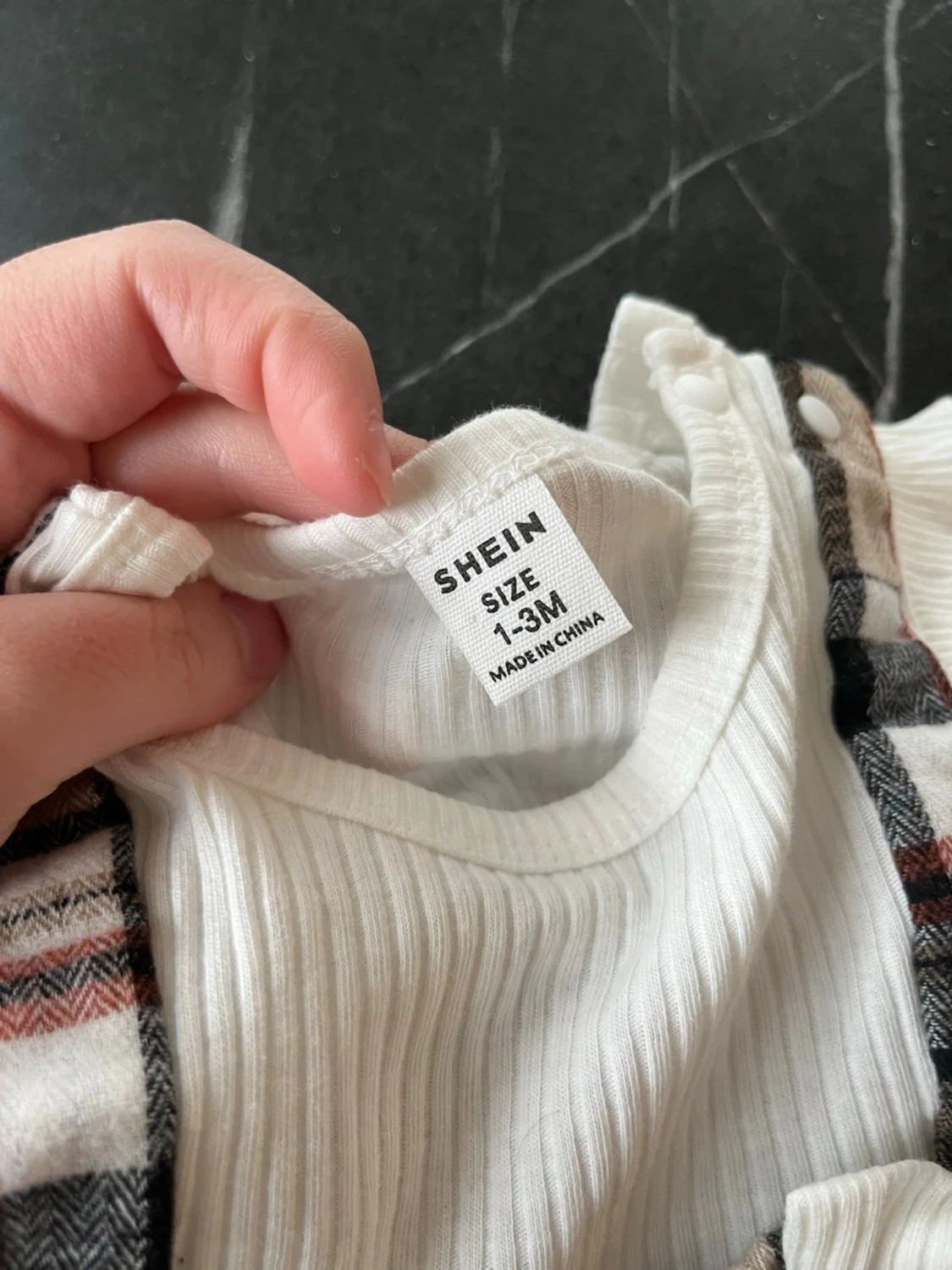 Rutigt bodyset med volanger från SHEIN - 1