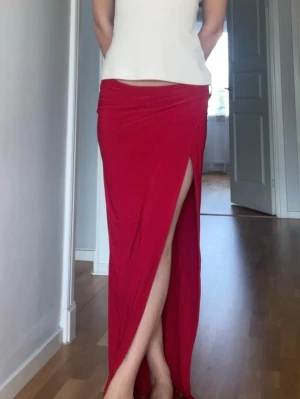 Maxikjol med prislapp! - Prislapp kvar! Väldigt trenchigt tyg