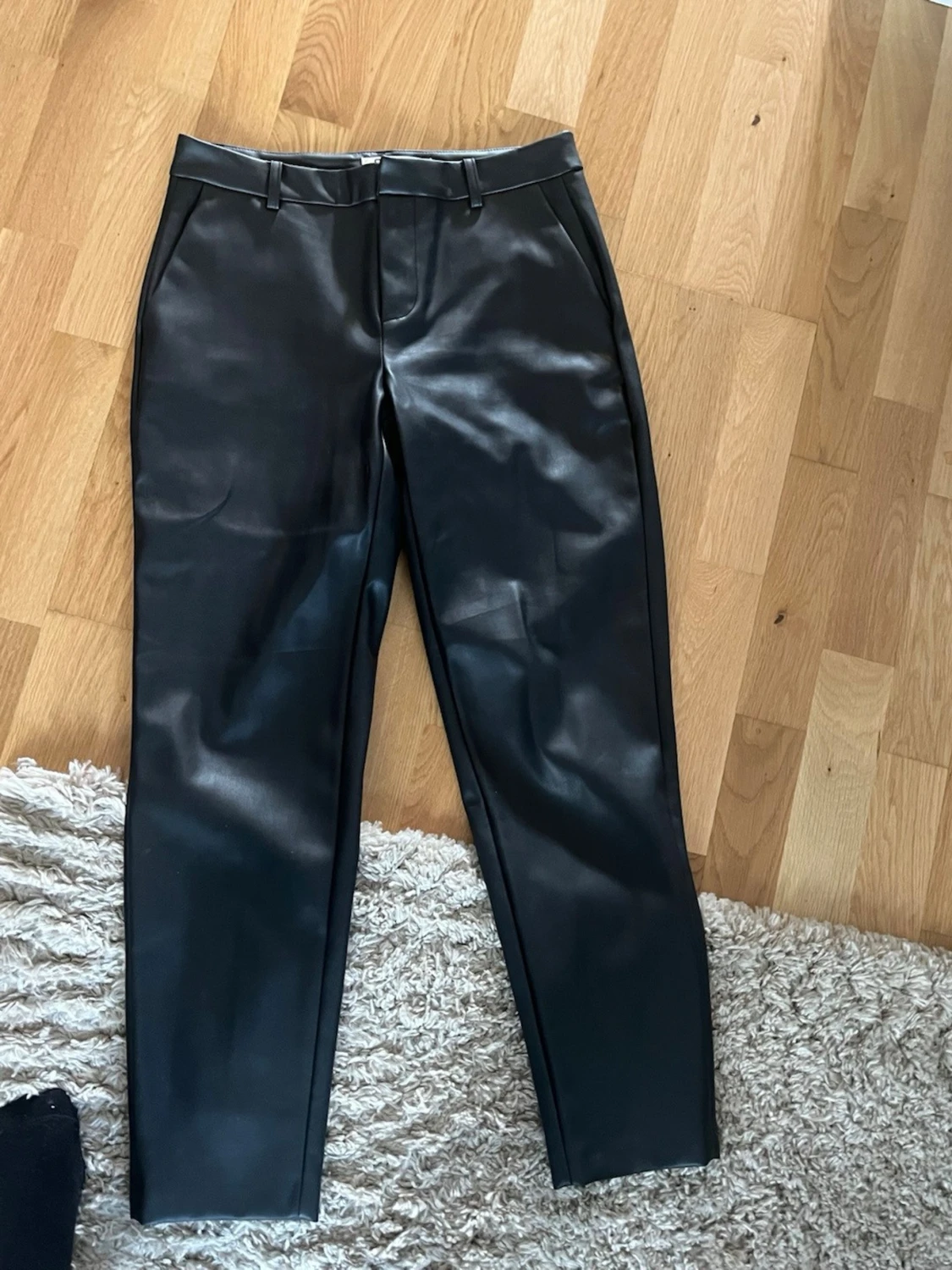 Svarta raka läderbyxor  - 4