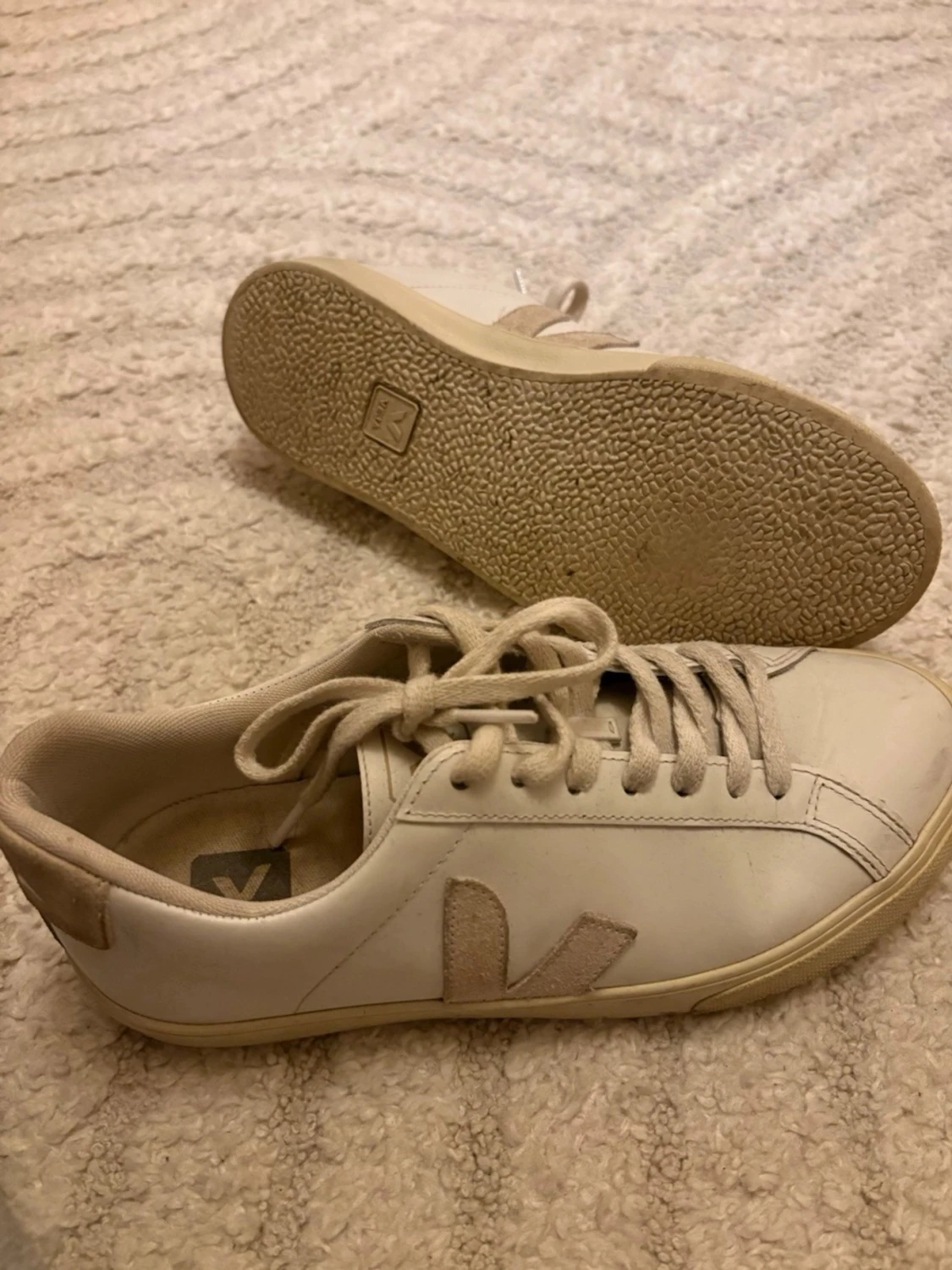 Vita Veja sneakers med beige detaljer - 2