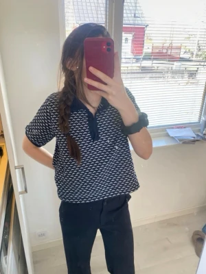 Mönstrad Zara T-shirt - Jättefin från Zara, passar också storlek S