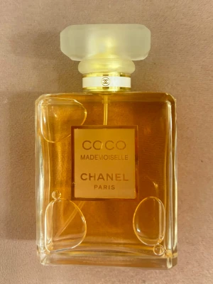 Coco Mademoiselle parfym från Chanel - Coco Mademoiselle från Chanel. Helt oanvänd köpt i Chanels egna butik. 50ml. Saknar förpackning. Pris kan diskuteras vid snabb affär.