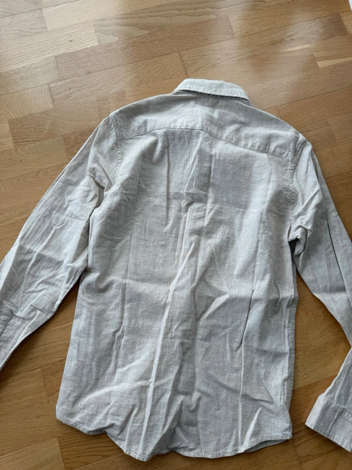 Beige linneskjorta från H&M - 2