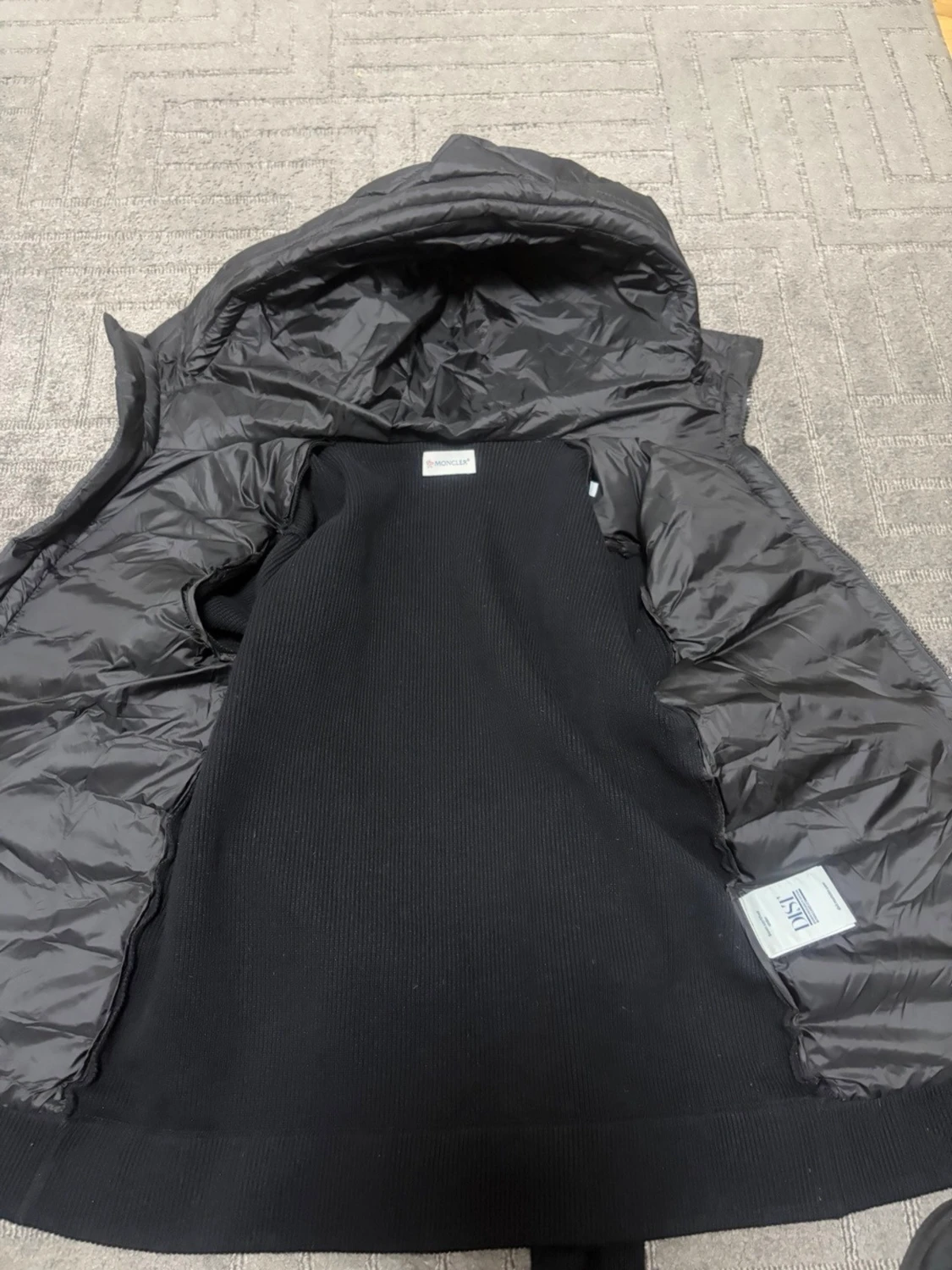 Svart pufferjacka från Moncler - 3