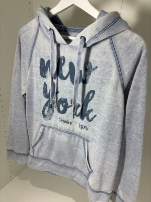 Vintage Hoodie från Creeks - Vintage Hoodie från Creeks i skönt material. Storlek S, pris 449. Fraktas samma dag!