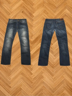 Vintage jeans - W32 L32  Midjemått - 40cm Benöppning - 18cm Totallängd - 102cm  