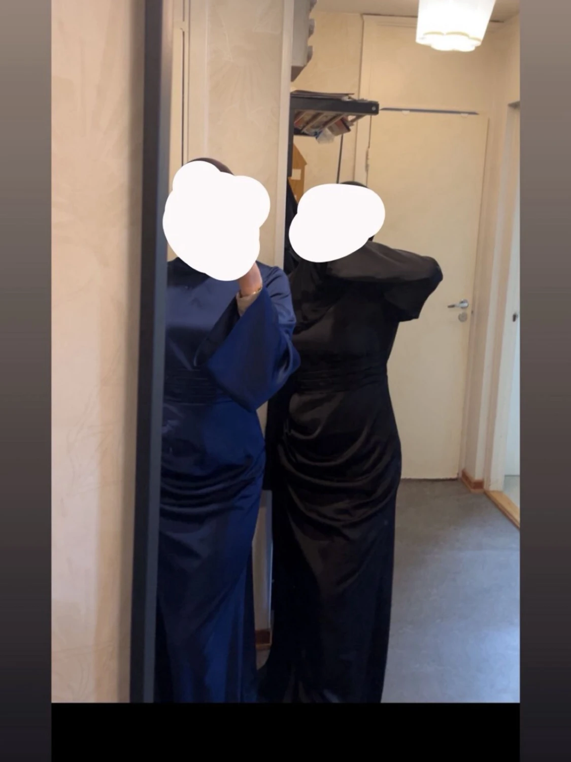 Svart långklänning med vida ärmar - 1