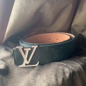 Bälte - Snyggt svart bälte som nytt knappt använt 