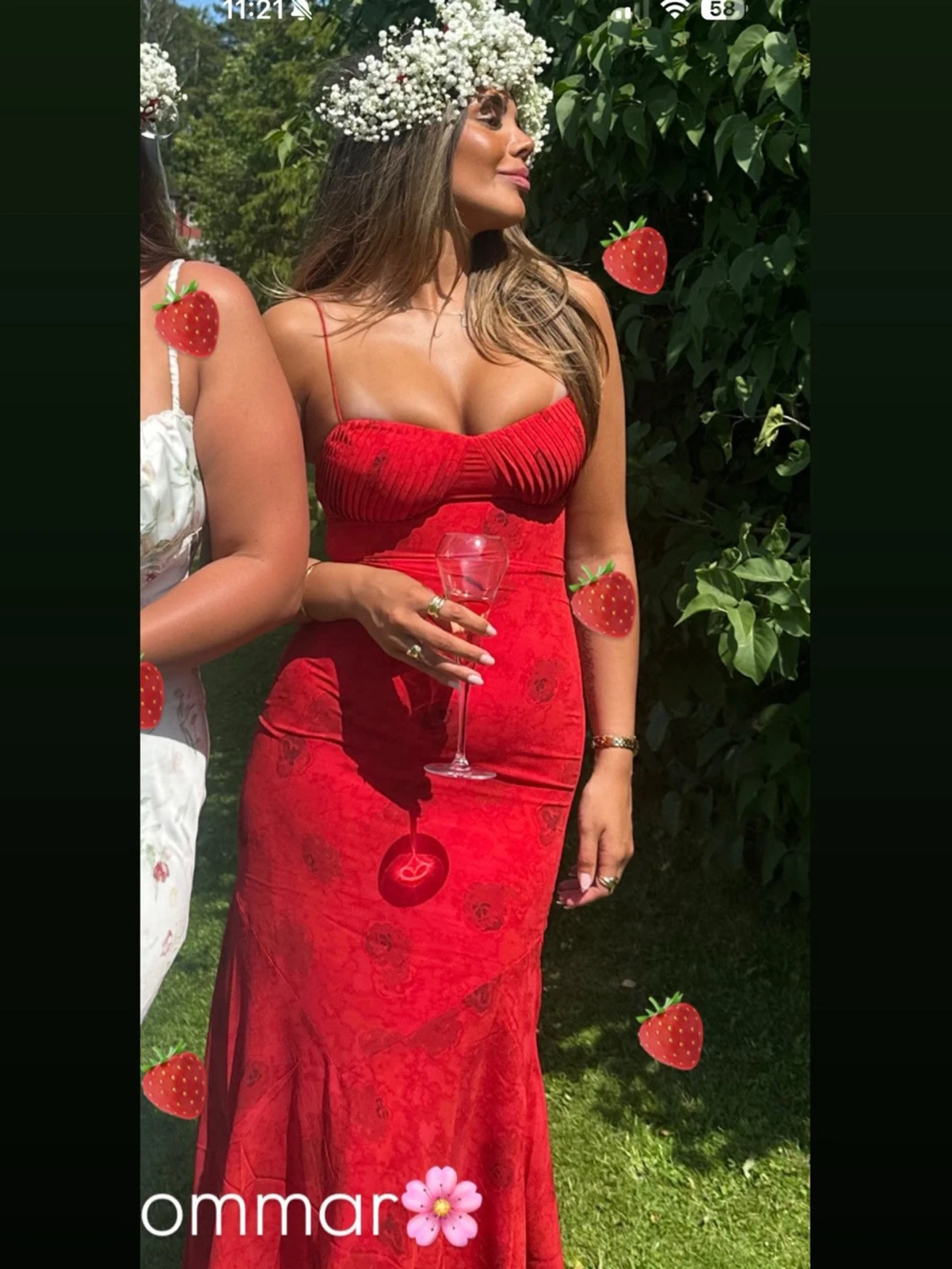 Röd långklänning med tunna axelband