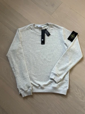 Stone Island college - Brand new Stone Island college. Size S. Amazing quality! Never worn with tags. Feel free to ask for additional photos or other questions! SHIPPING IN 24H📦