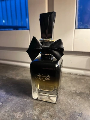 Bint Hooran av Ard Al Zaafaran - 90 ml av 100 ml. Påminner mycket om Good Girl av Carolina Herrera enligt Fragrantica 