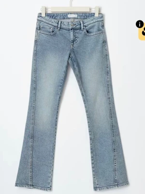 Twisted Bootcut Jeans, storlek 36 (S) – Fint skick - Säljer mina Twisted Bootcut jeans i storlek 36 (S). Har använts några gånger men är i mycket bra skick – inga hål eller fläckar. Nypris 499,95 kr. Passar perfekt för dig som vill ha ett par snygga jeans till bra pris.