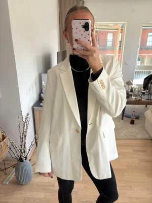 Vit kavaj HM - Vit kavaj HM i storlek L för o få lite oversize