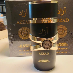 ✨ Azzad – Al Arabia Fragrances -helt ny inplastad  - En kraftfull och djup doft med tydlig karaktär. Lyxig känsla rakt igenom – från design till själva doften. Perfekt för dig som gillar starka, orientaliska toner som verkligen märks. 💨 Väldigt intensiv – räcker med lite 📦 Kommer med box 🖤 Elegant och exklusiv look #parfym #oud #luxury #plick