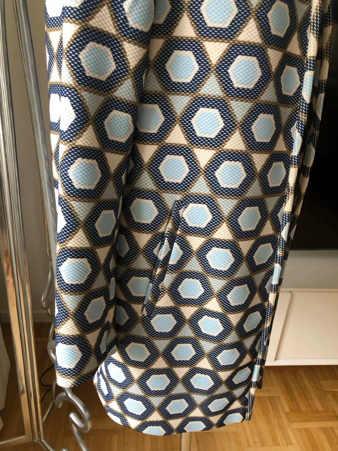 Mönstrad blå och beige kappa - 1