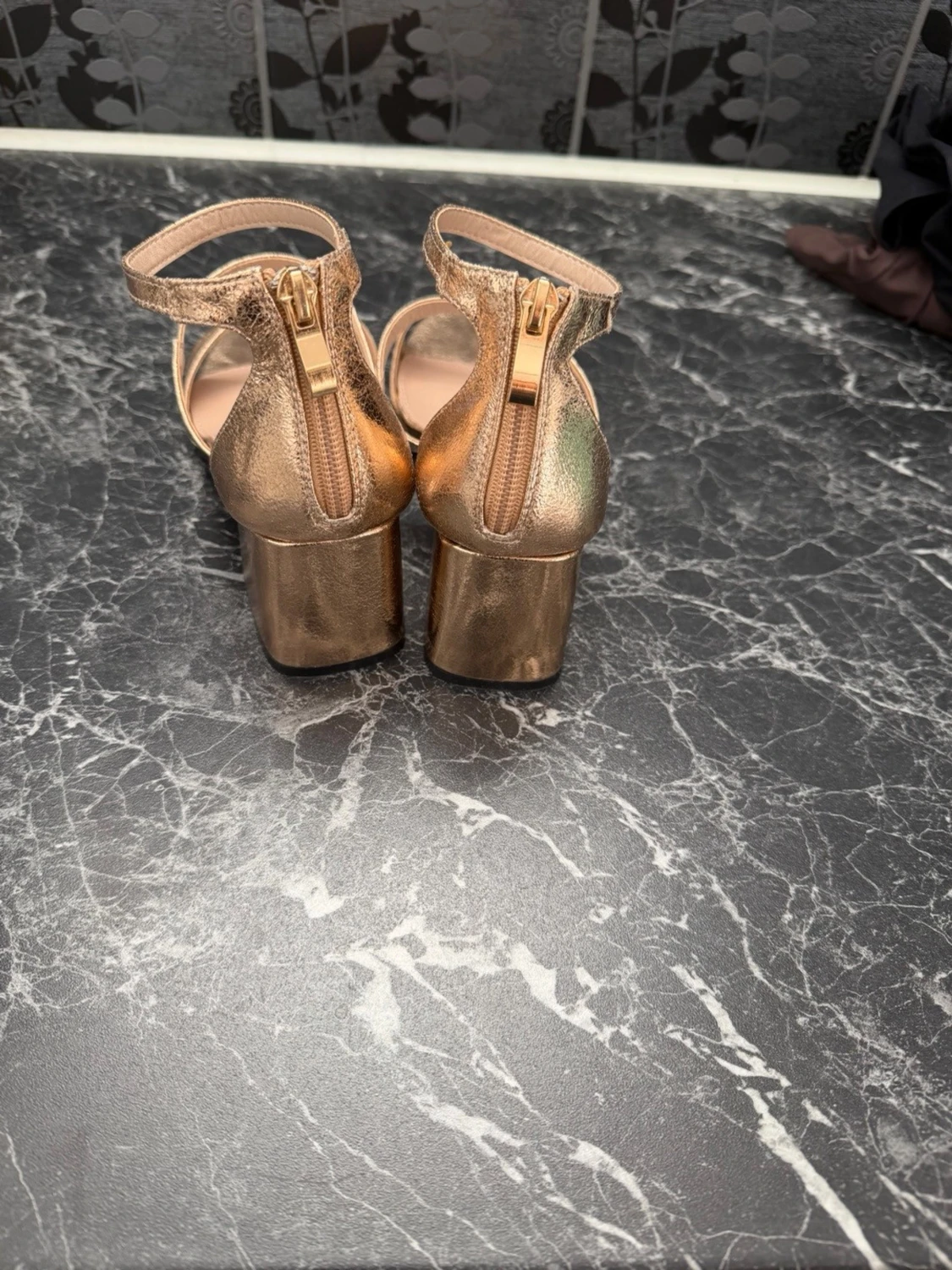 Guldiga klackar från Boohoo - 1