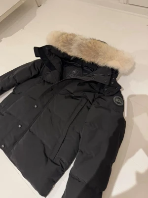 Canada Goose Wyndham Black Label - Inga större tecken på använding. Storlek L. Först till kvarn!🙌🏻