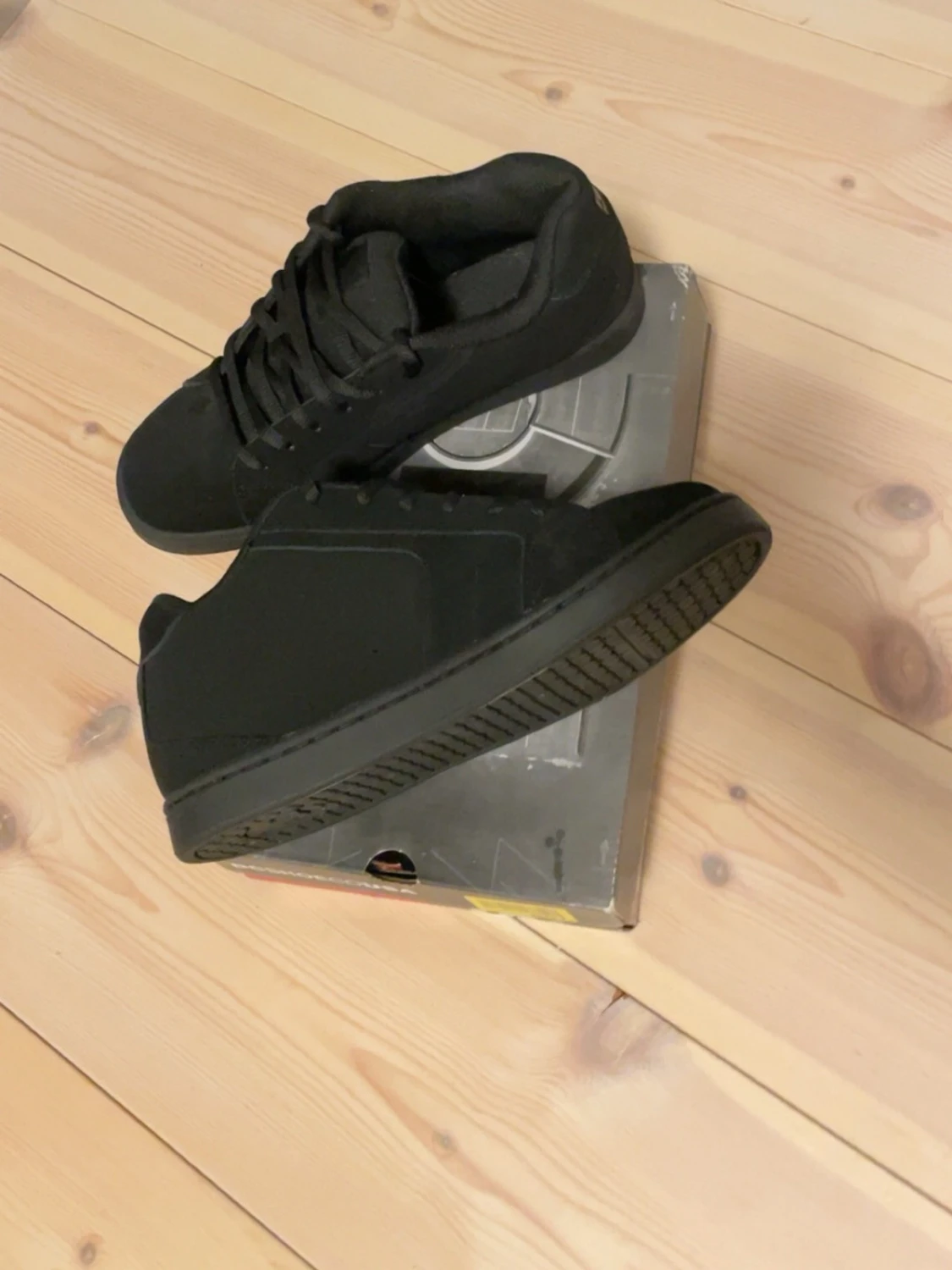 Svarta DC sneakers - 1