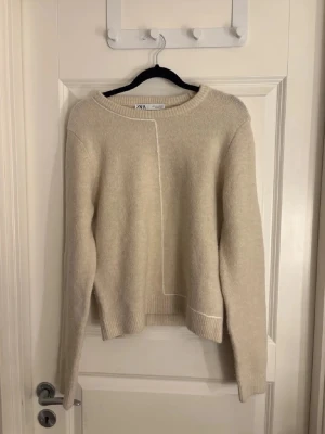 Beige stickad tröja från Zara - Jätteskön!