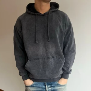 Grafitgrå/Acid wash Reclaimed Vintage hoodie strl S - Riktigt snygg! 