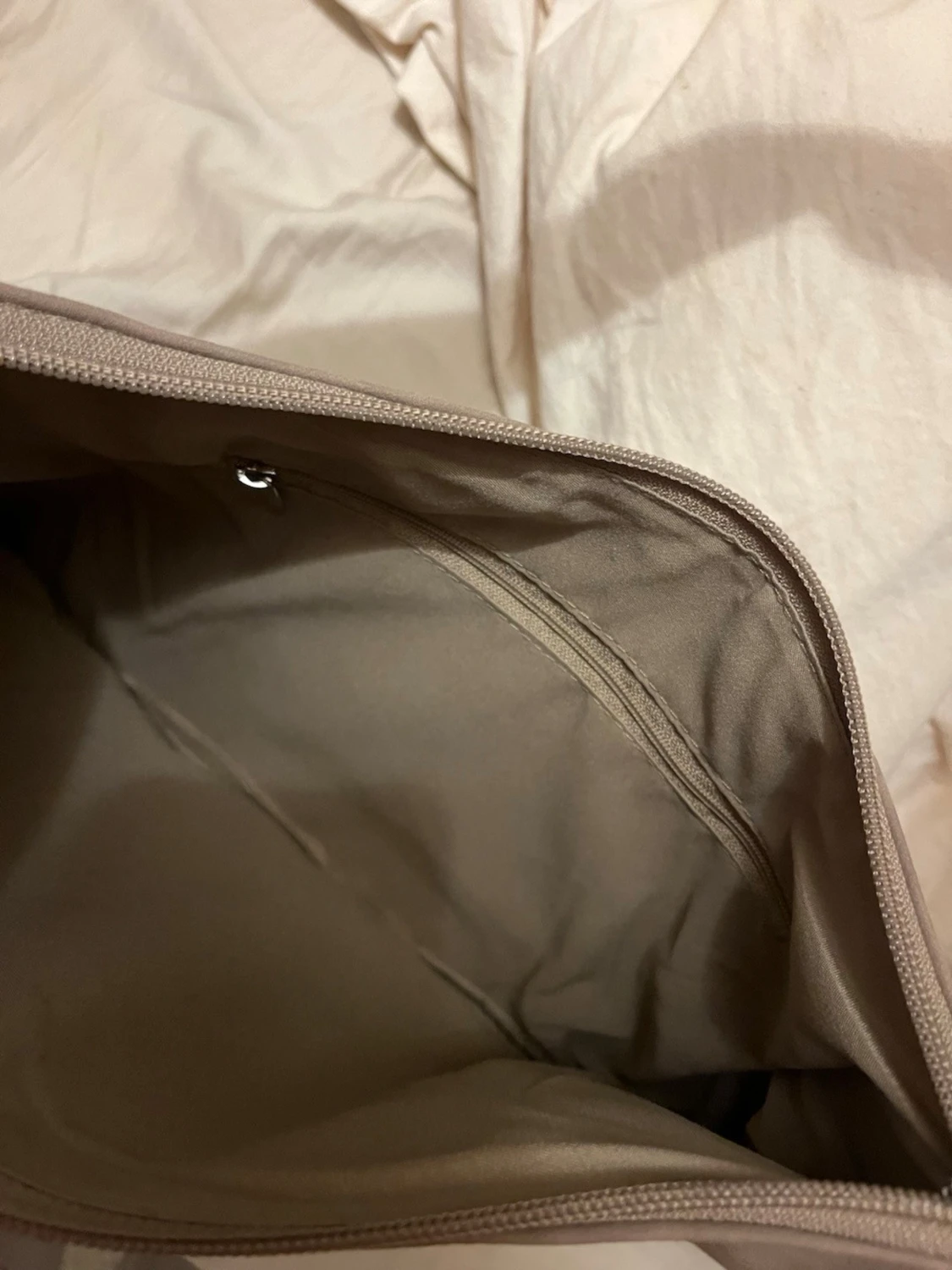 Beige axelremsväska i mjukt material - 2