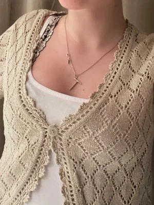 Indiska  - säljer denna jättefina kordärmadr koftan från indiska💛