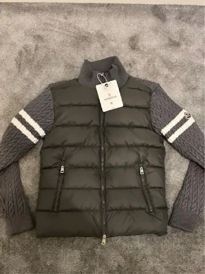 Moncler cardigan  - Helt ny, storlek M. Passar S.