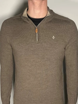 Morris halfzip  - Säljer en ritkigt snygg och trendig Morris halfzip i 100% merinoull och i fint skick, storlek M men sitter som S, vid frågor är det bara att skriva //Gramenti