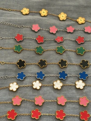 Klöver armband  - Klöver armband finns i fina färger ❤️