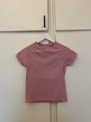 Träningströja  - Säljer denna träningströja i storlek M. Super skön och sitter snyggt🩷