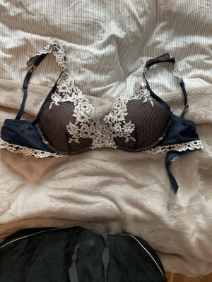 Intimissimi BH - Mörkblå BH från intimissimi som aldrig är använd. 